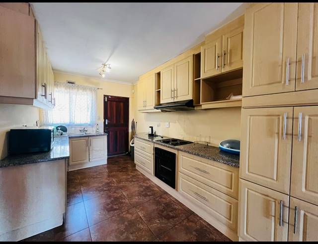 3 BEDROOM HOUSE FOR SALE IN NEWLANDS WEST